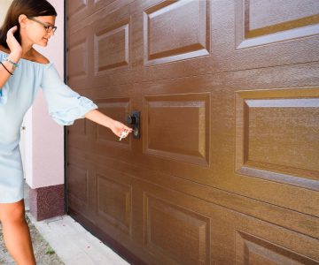 How to lock a garage door manually